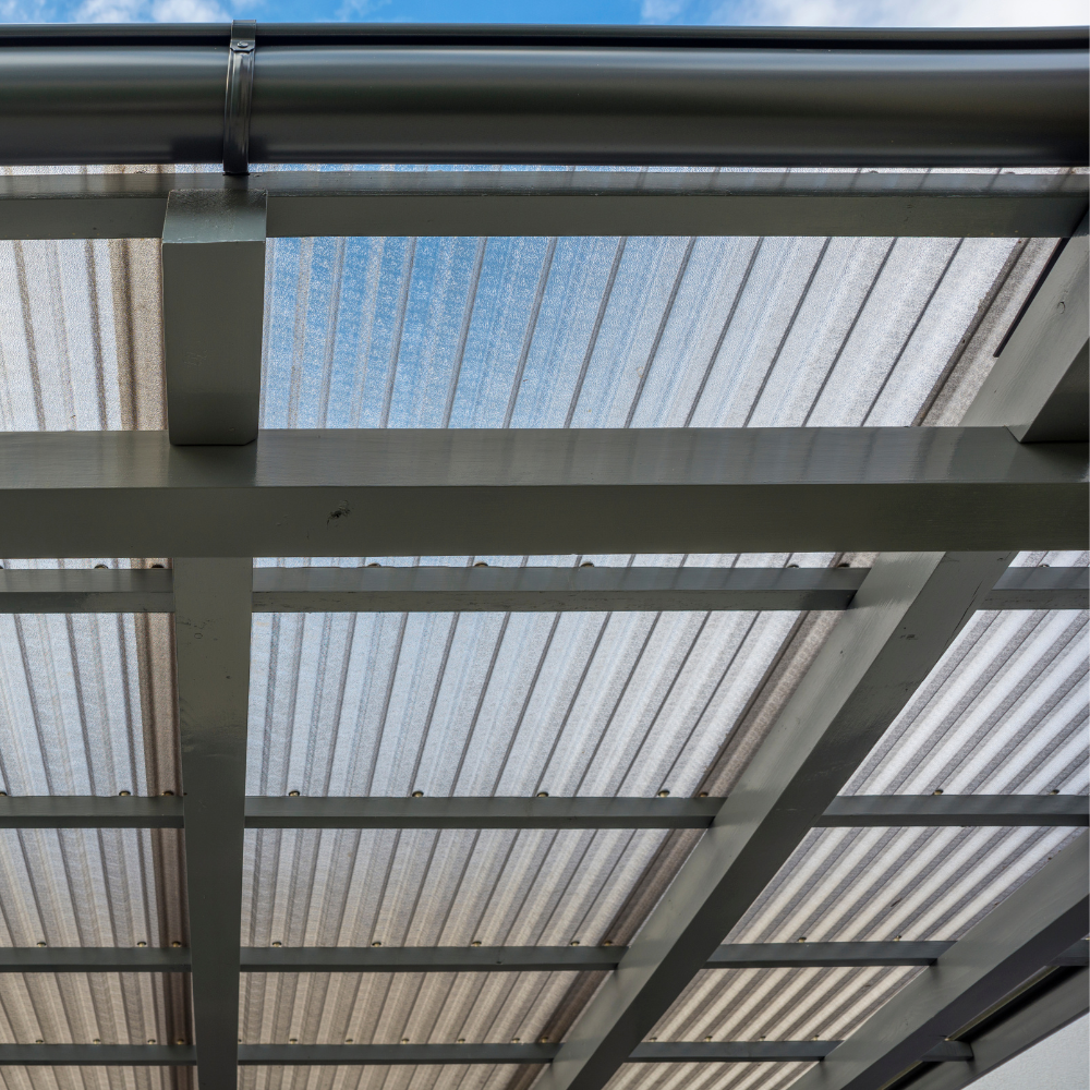 Terrasse, Carport, Solaranlage – welche Anbauten sind mitversichert?